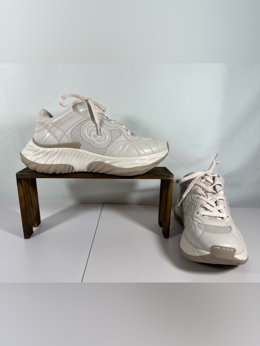 Gucci GG Logo Runner Sneakers Leather Mesh Ivory 39